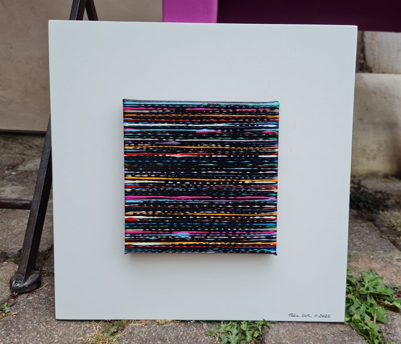 Coloured lines 28 2022, 30x30, Acryl-Lack auf LW, € 150